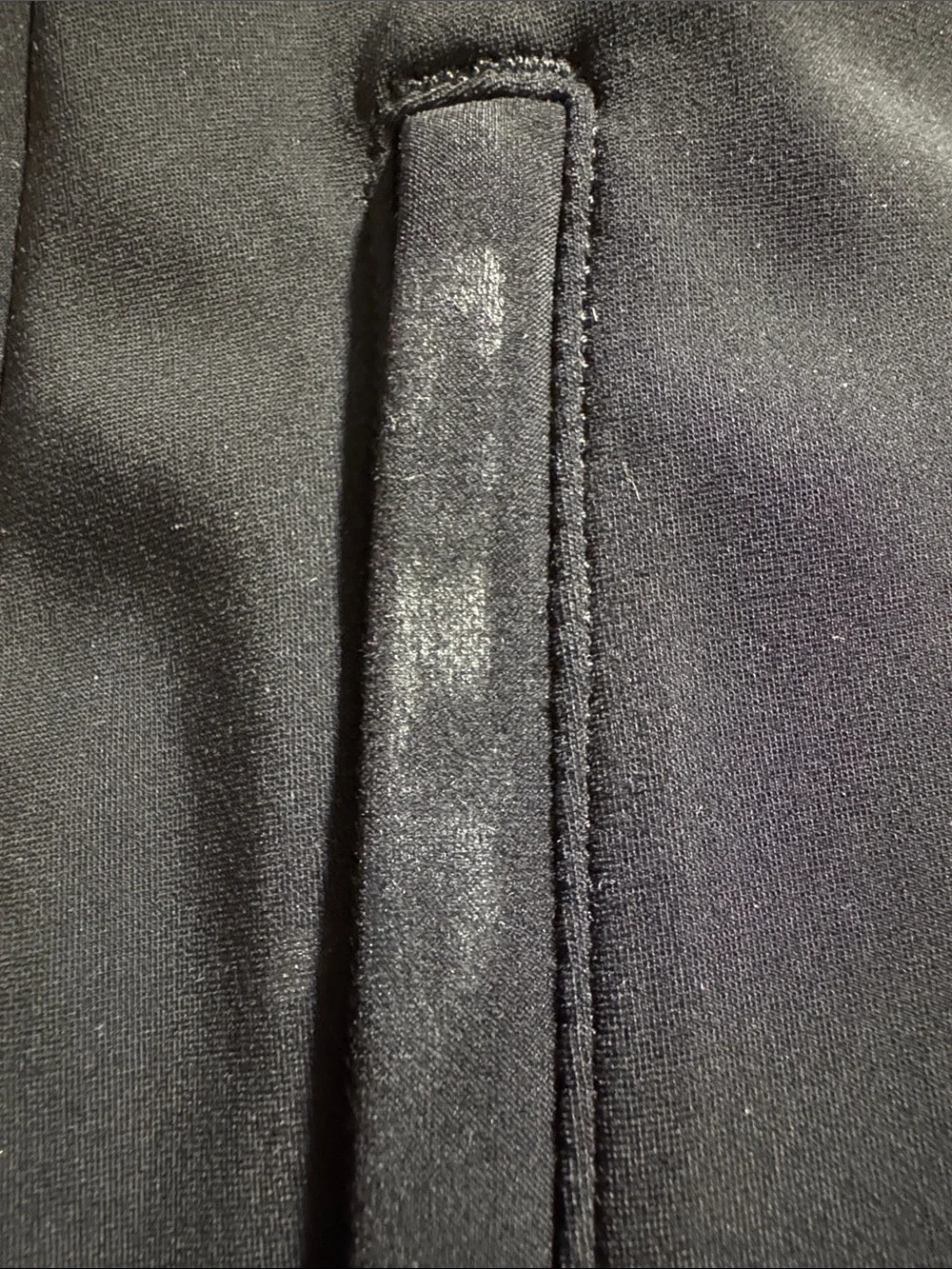 Lululemon black on the move pant light size 6